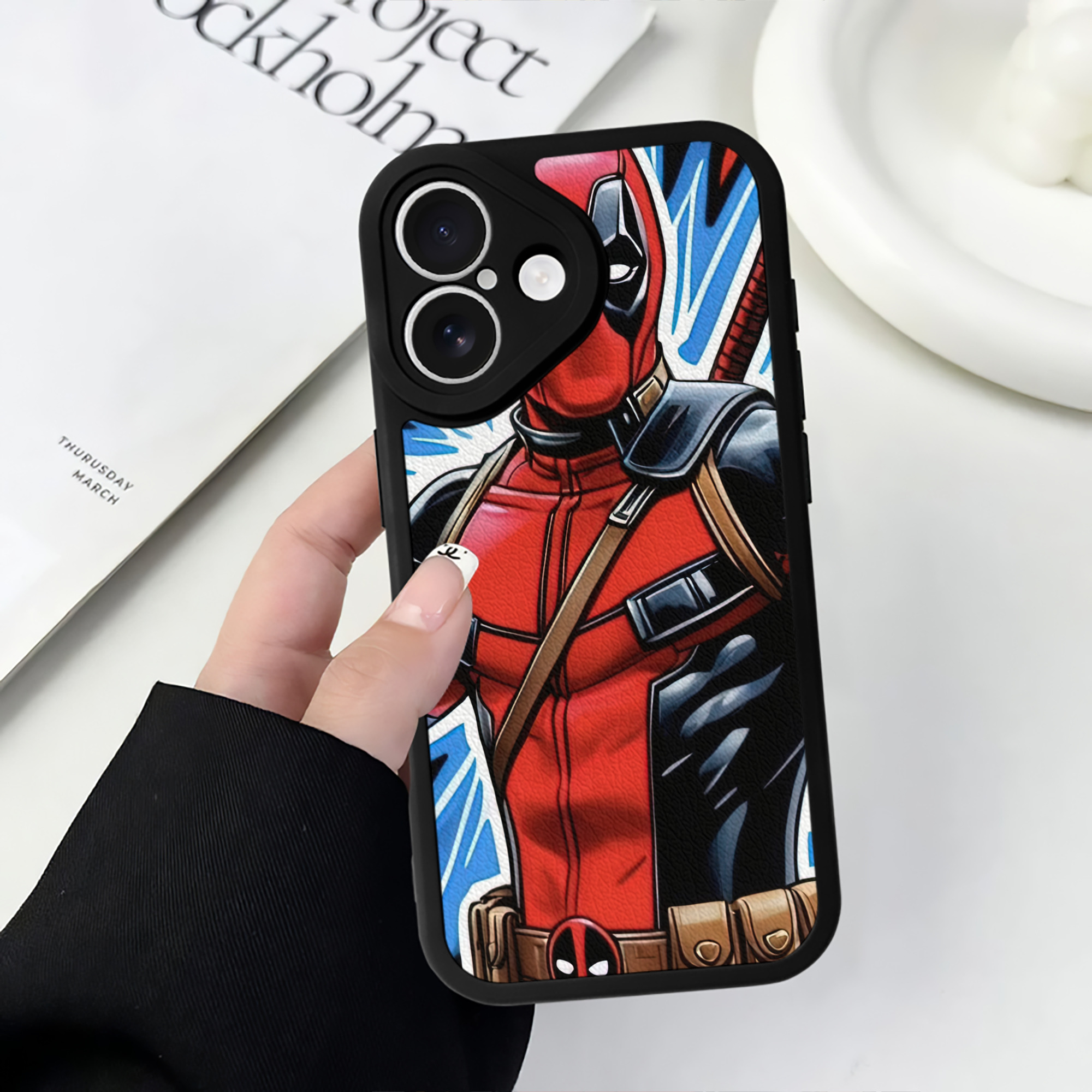 （画像用） Deadpool デッドプール 【iPhone 16シリーズ対応】シリコンスマホケース（レザー調） 材質：シリコン